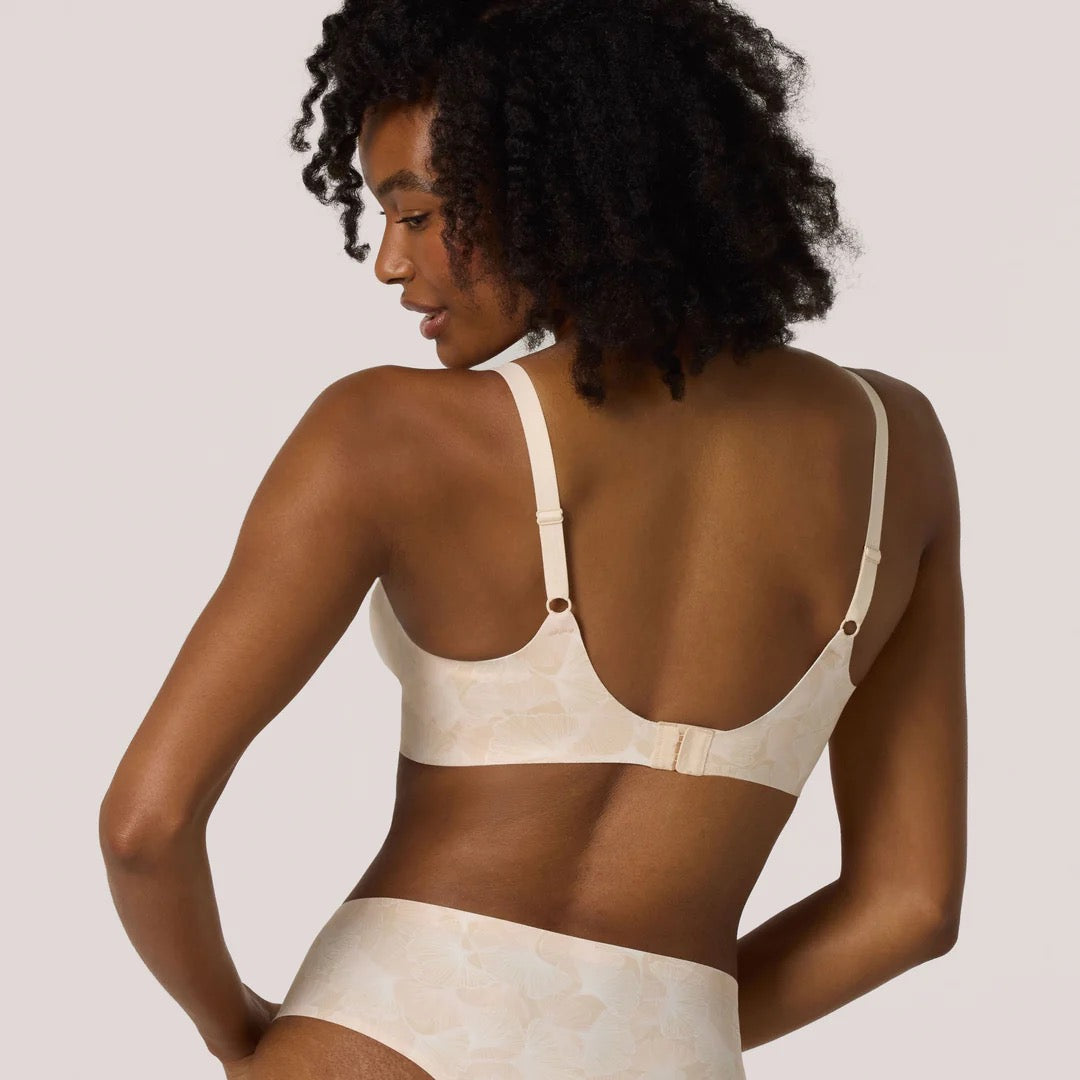 Evelyn and Bobbie Scarlett Plunge Bra