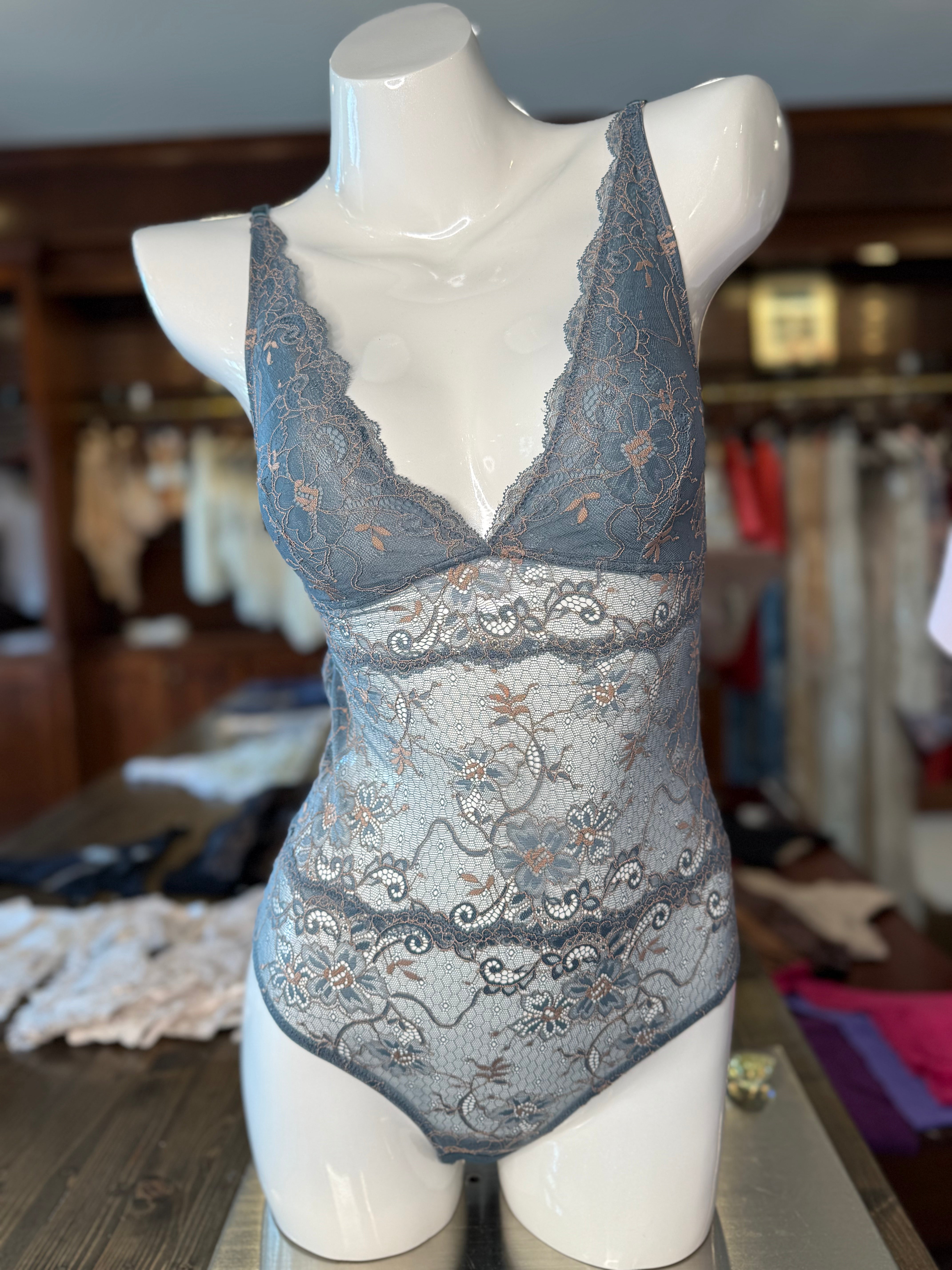 Samantha Chang All Lace Amour Bodysuit - Harbor mist/sand