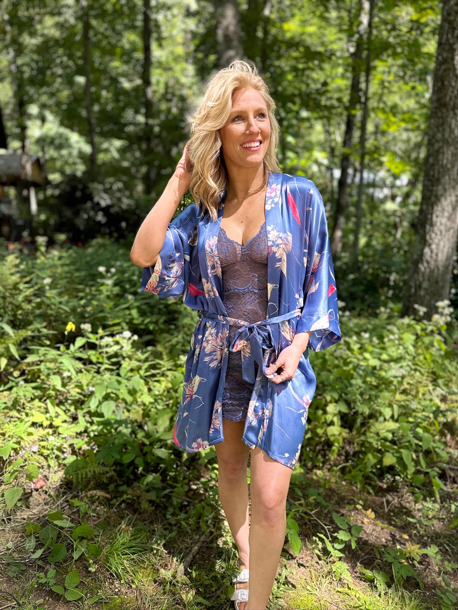 Samantha Chang Short Silk Kimono Robe- Floating Petals