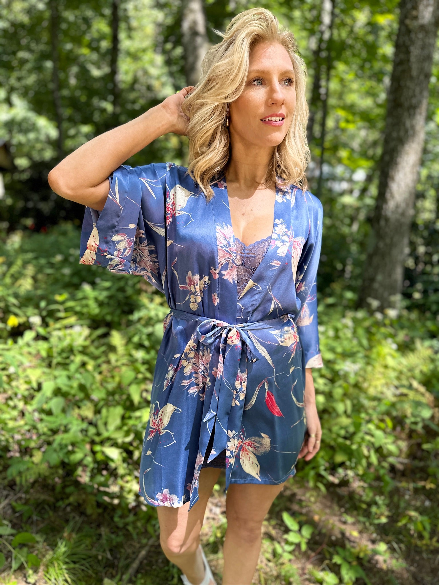 Samantha Chang Short Silk Kimono Robe- Floating Petals