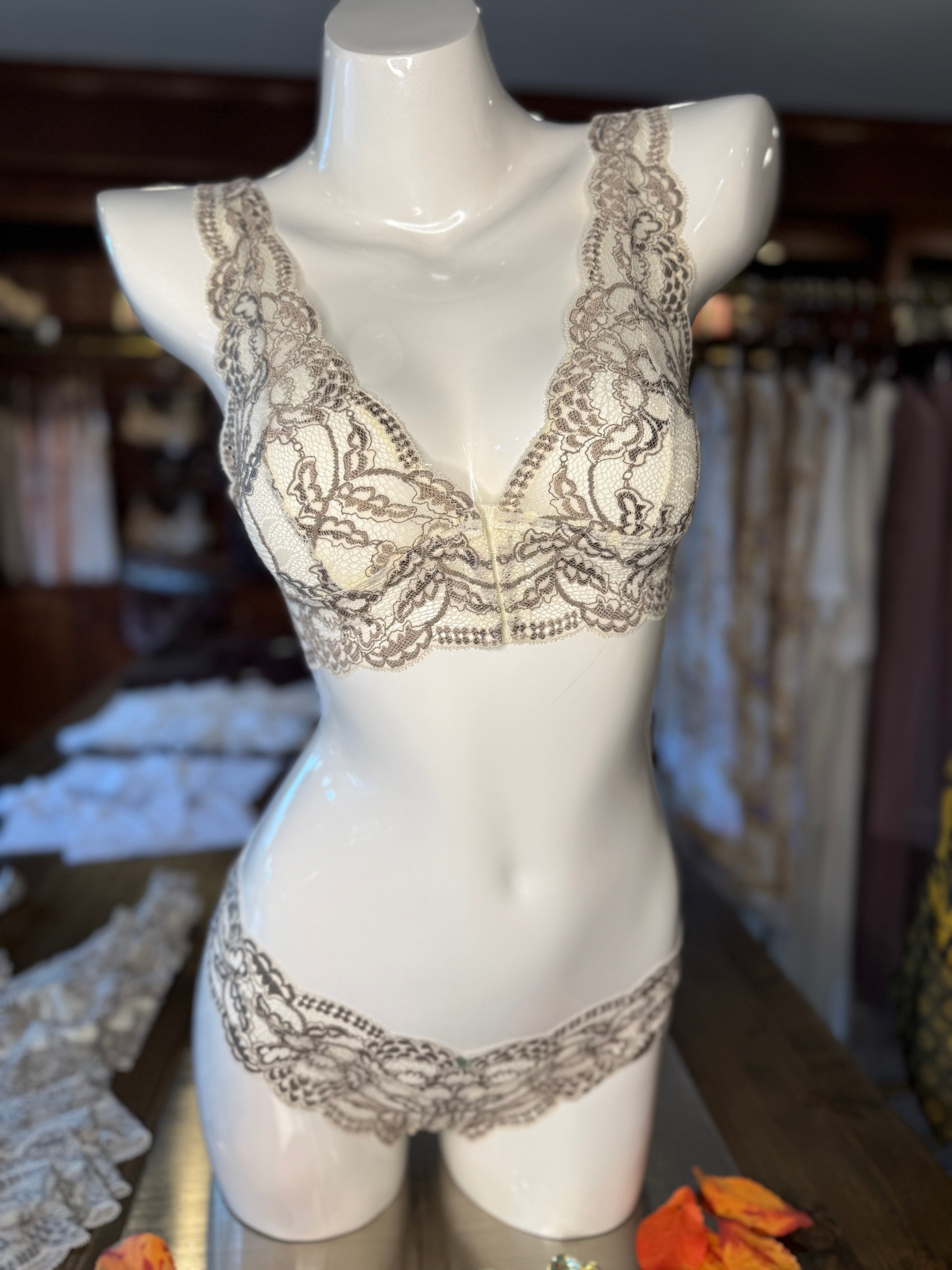 Clo Intimo Fortuna Cheeky Panty - White Storm
