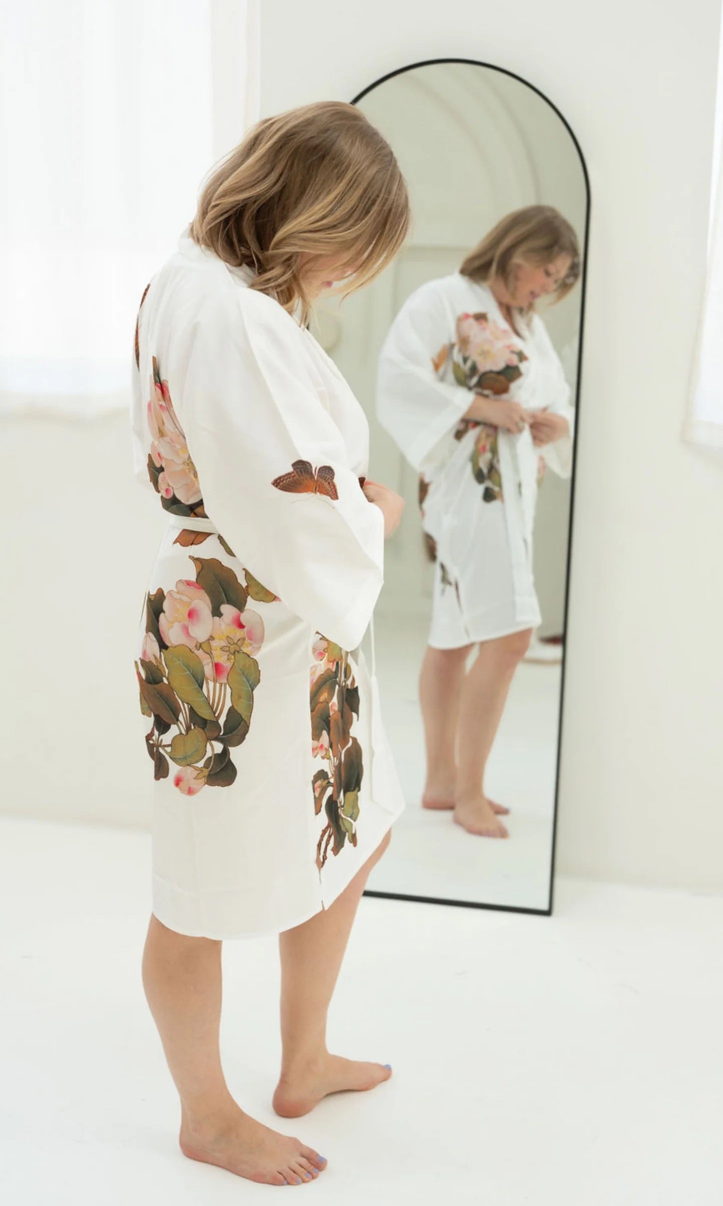 Kim+Ono Peony & Butterfly Short Kimono - White