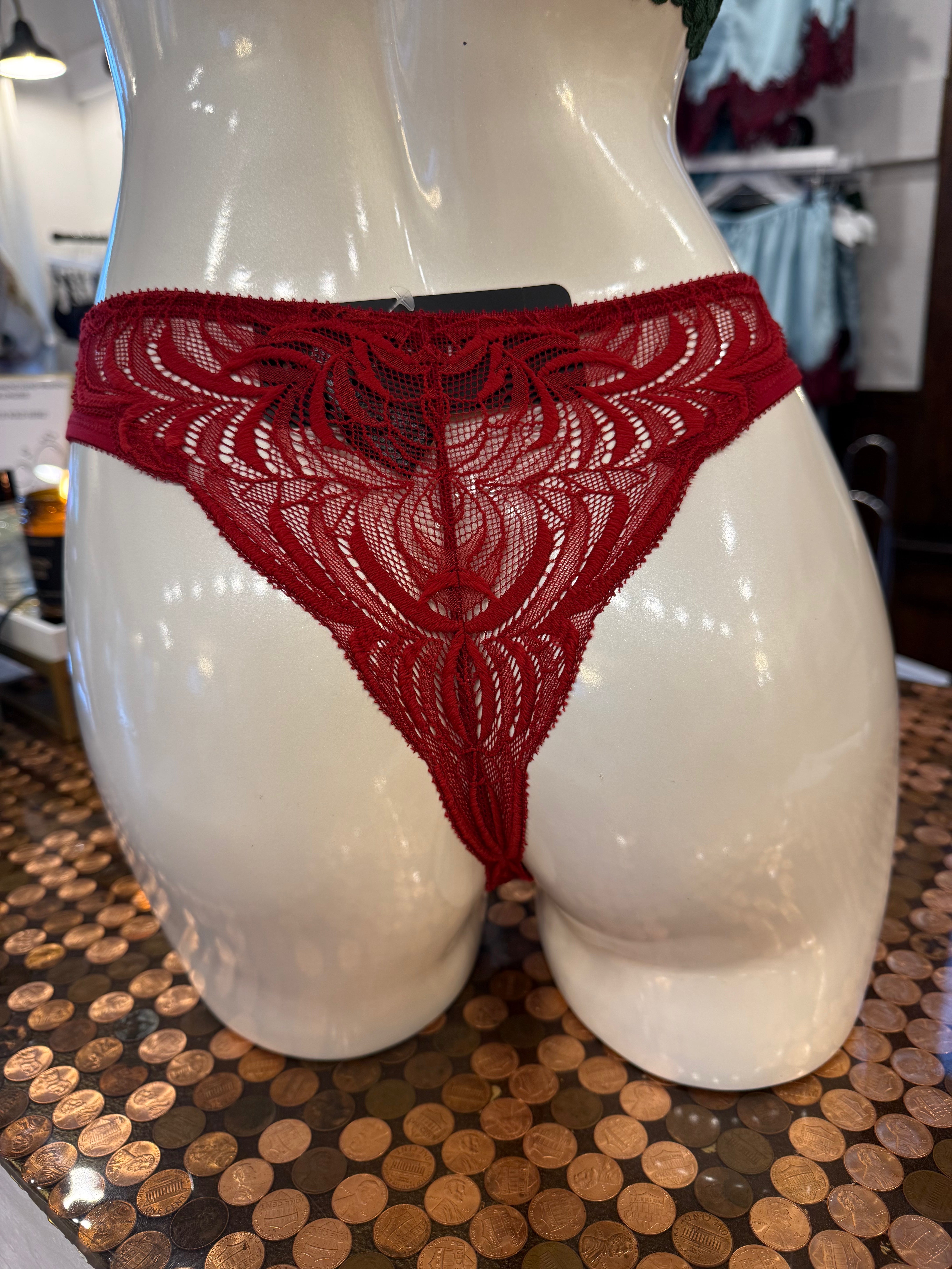 Natori Persuasion Thong - Velvet Red