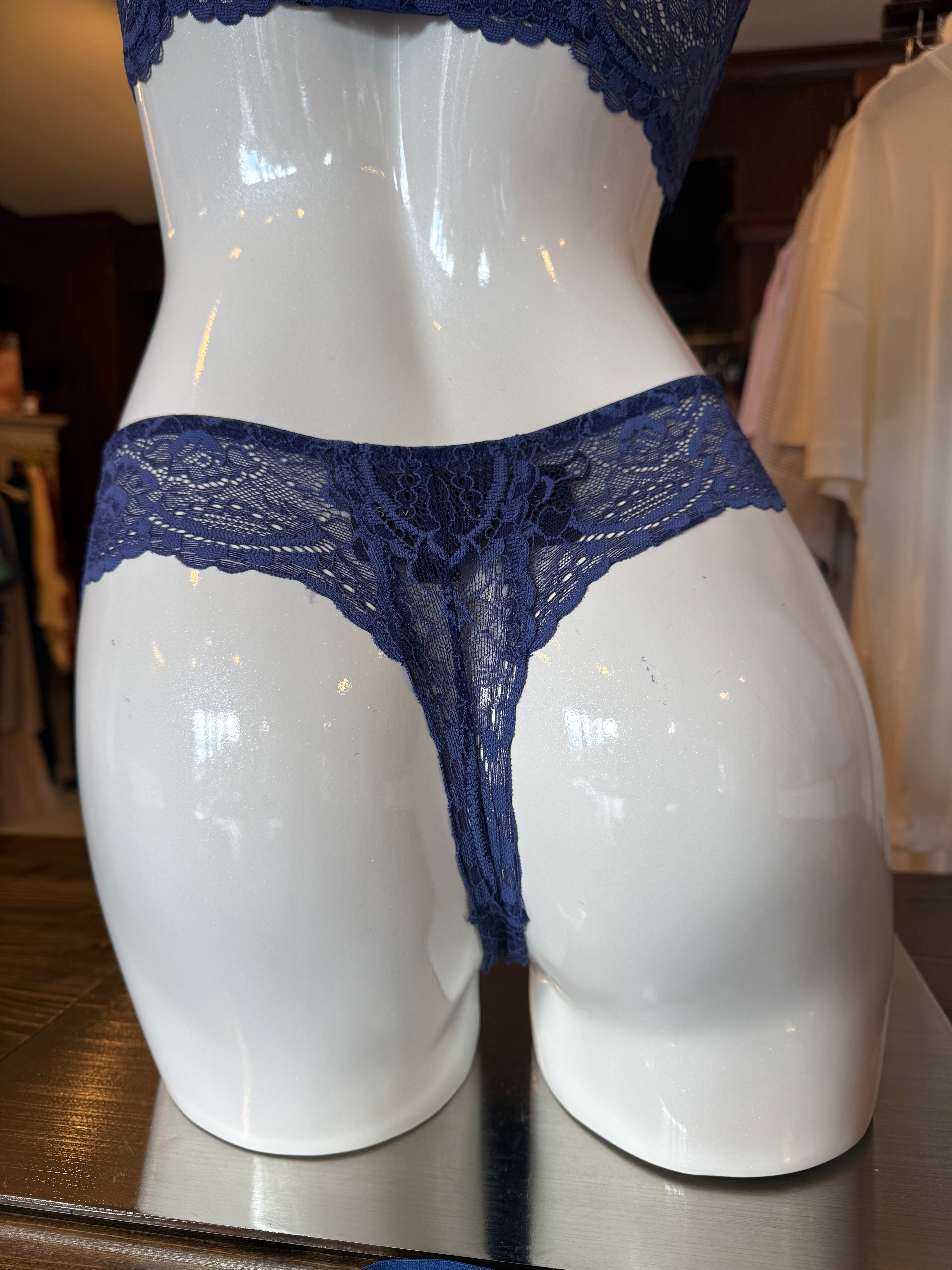 Samantha Chang All Lace Classic Thong - Lapis