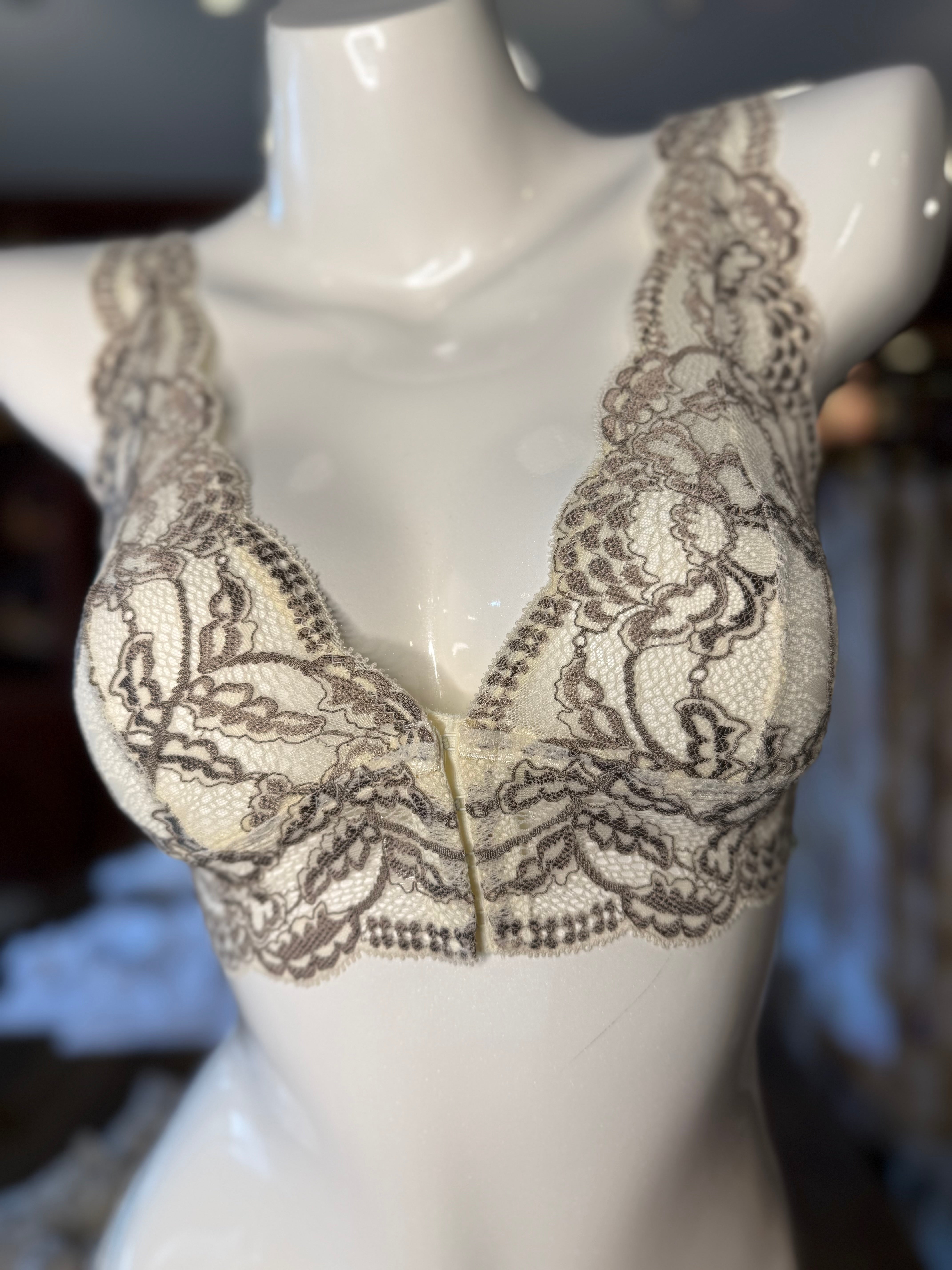 Clo Intimo Fortuna Front Close Bralette- White Storm