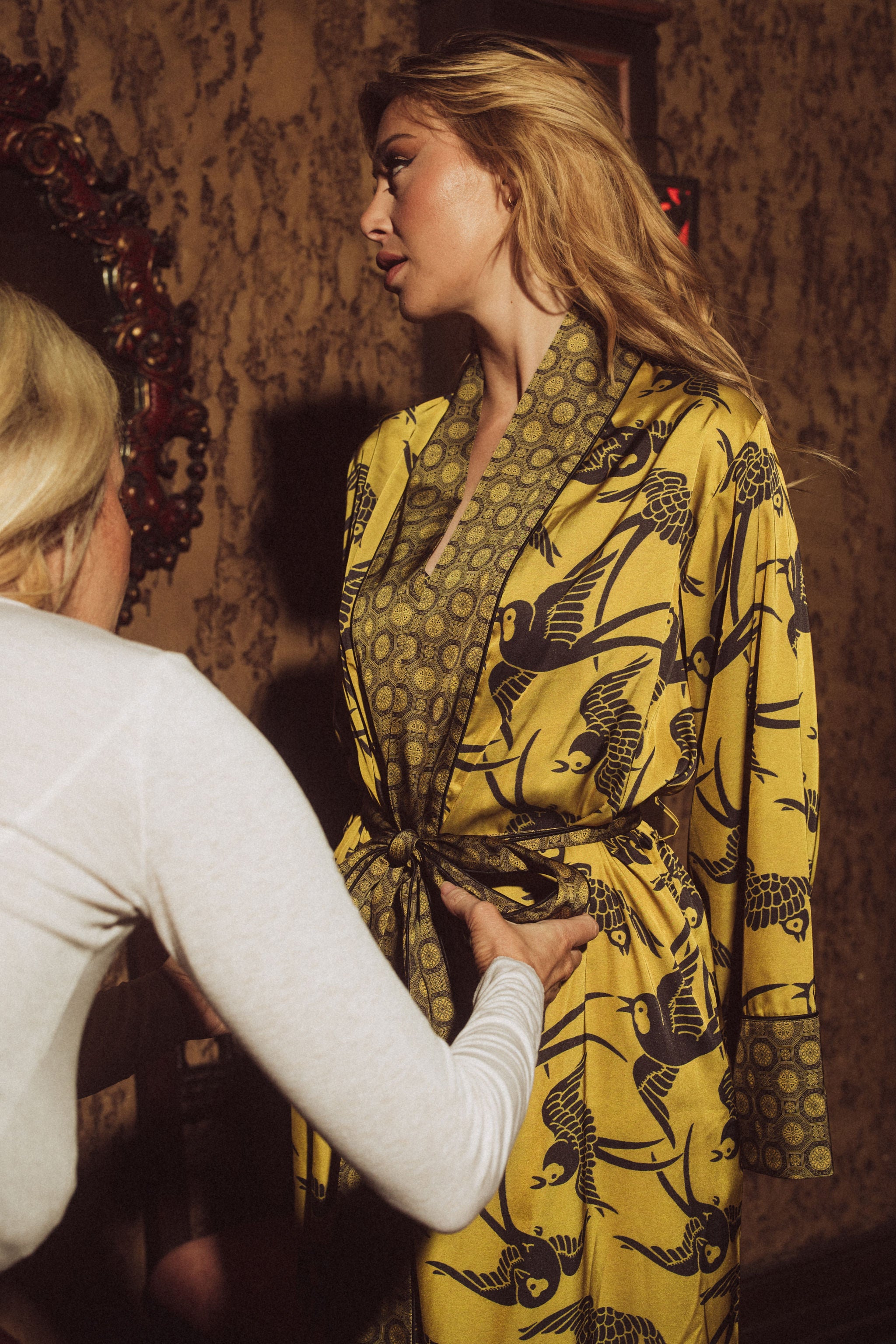 Kilo Brava Satin Antique Swallows Robe